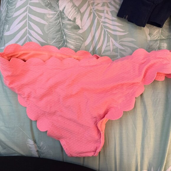 Jessica Simpson scalloped bikini bottom (pink/peach color) - Picture 2 of 3